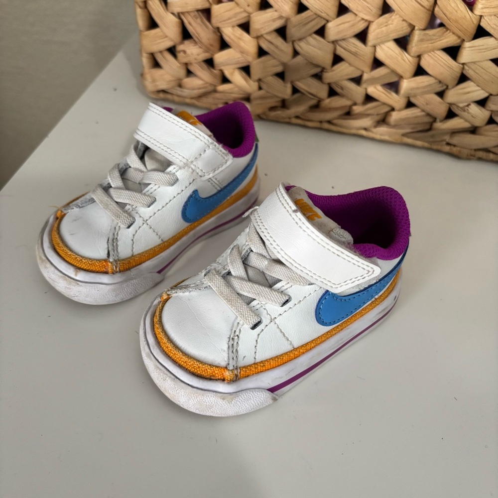 Nike Toddlers White and Blue Sneakers